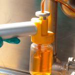 Toma de muestra de aceite de una maquina